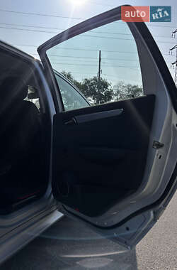 Хэтчбек Mercedes-Benz B-Class 2009 в 