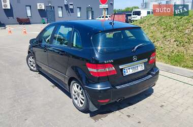 Хэтчбек Mercedes-Benz B-Class 2009 в 