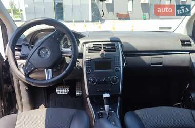 Хэтчбек Mercedes-Benz B-Class 2009 в 