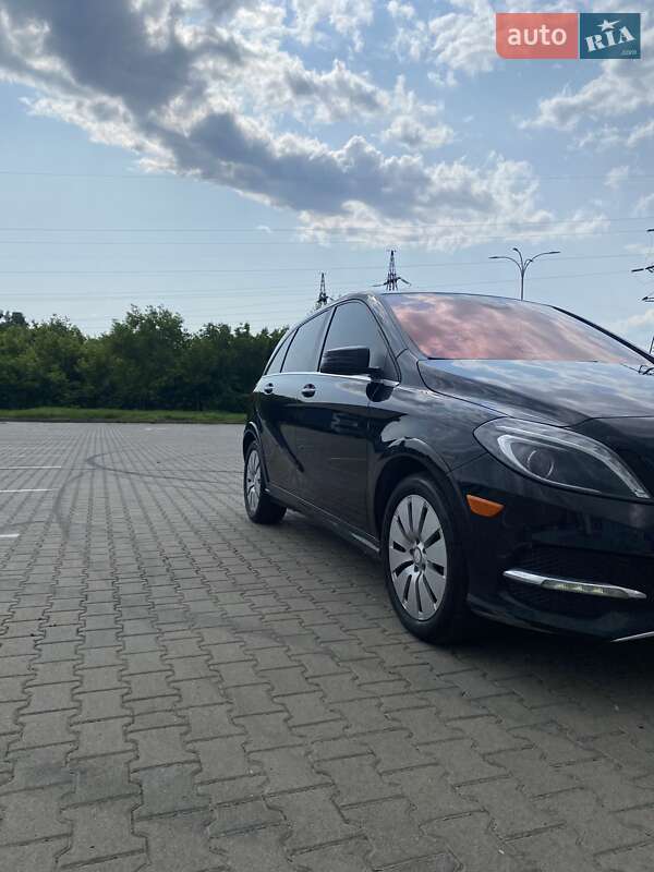 Хэтчбек Mercedes-Benz B-Class 2017 в 