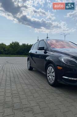 Хэтчбек Mercedes-Benz B-Class 2017 в 