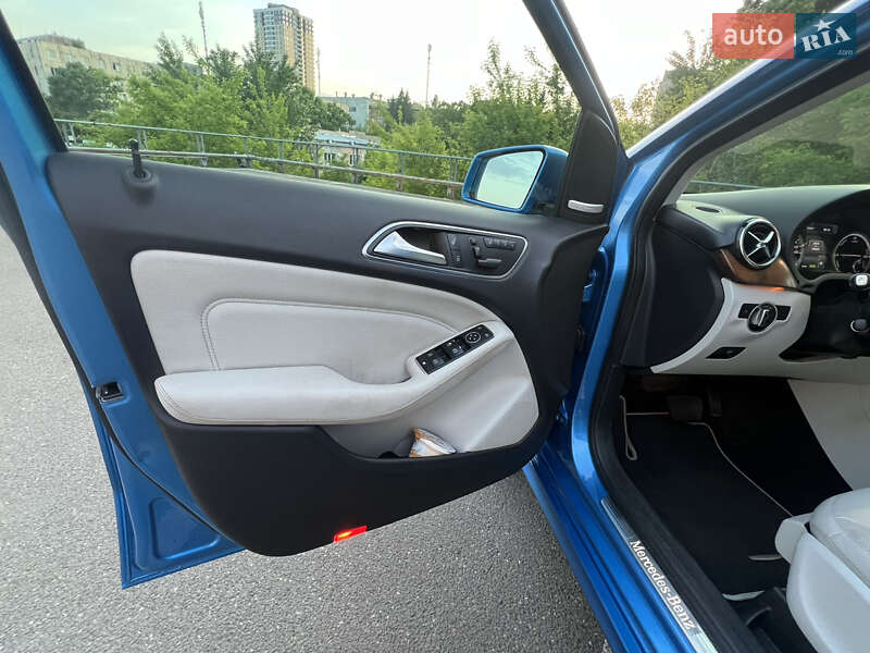 Хэтчбек Mercedes-Benz B-Class 2014 в Киеве
