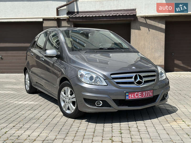 Хэтчбек Mercedes-Benz B-Class 2010 в 