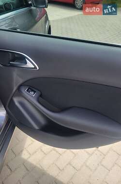 Хэтчбек Mercedes-Benz B-Class 2015 в 
