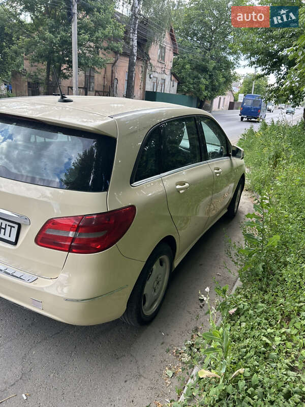 Хетчбек Mercedes-Benz B-Class 2013 в Чернівцях фото 3 Хетчбек Mercedes-Benz B-Class 2013 в Чернівцях