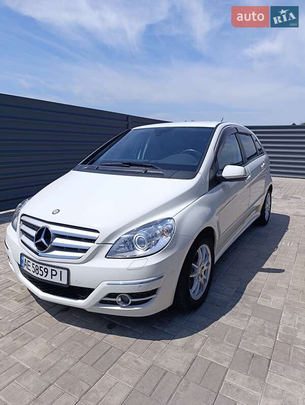 Хетчбек Mercedes-Benz B-Class 2010 в 