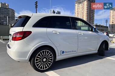 Хэтчбек Mercedes-Benz B-Class 2015 в 