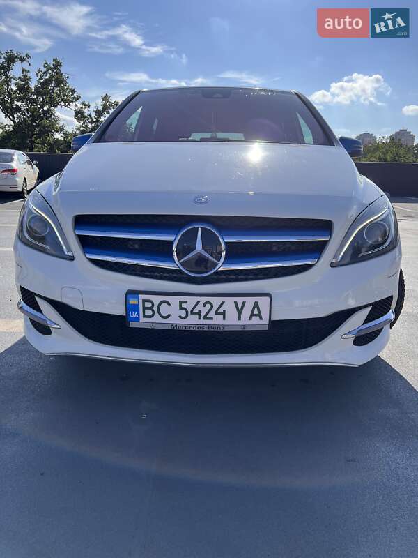 Хэтчбек Mercedes-Benz B-Class 2015 в 