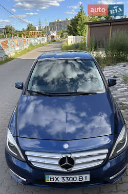 Хэтчбек Mercedes-Benz B-Class 2012 в 