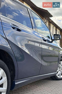Хэтчбек Mercedes-Benz B-Class 2012 в 