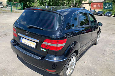 Хэтчбек Mercedes-Benz B-Class 2010 в 