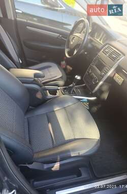 Хэтчбек Mercedes-Benz B-Class 2011 в 