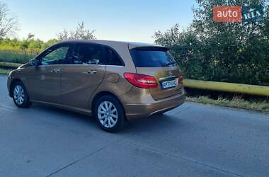Хэтчбек Mercedes-Benz B-Class 2012 в 