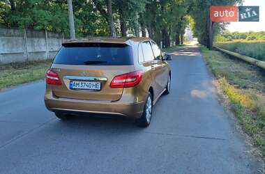 Хэтчбек Mercedes-Benz B-Class 2012 в 