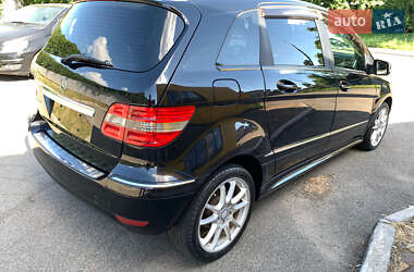 Хэтчбек Mercedes-Benz B-Class 2011 в 