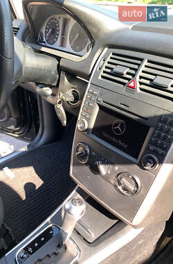 Хэтчбек Mercedes-Benz B-Class 2011 в 
