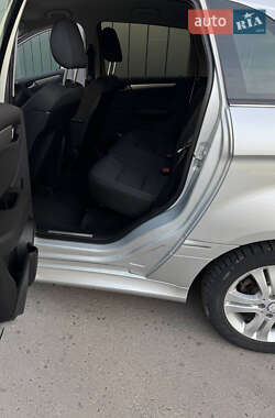 Хэтчбек Mercedes-Benz B-Class 2011 в 