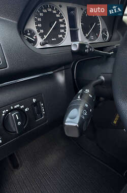 Хэтчбек Mercedes-Benz B-Class 2011 в 