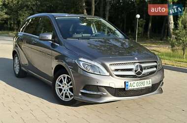 Хэтчбек Mercedes-Benz B-Class 2017 в 