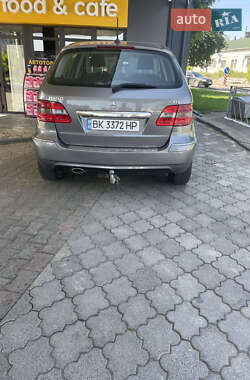 Хэтчбек Mercedes-Benz B-Class 2010 в 