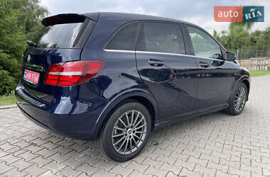 Хэтчбек Mercedes-Benz B-Class 2017 в 