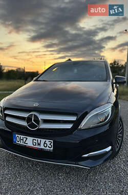 Хэтчбек Mercedes-Benz B-Class 2017 в 