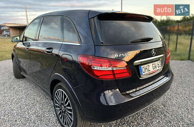 Хэтчбек Mercedes-Benz B-Class 2017 в 