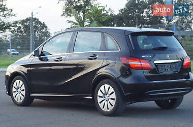Хэтчбек Mercedes-Benz B-Class 2016 в 