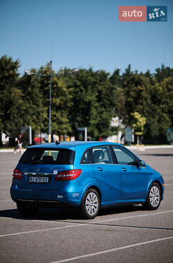 Хэтчбек Mercedes-Benz B-Class 2014 в 