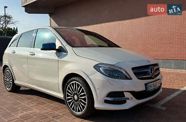 Хэтчбек Mercedes-Benz B-Class 2015 в 