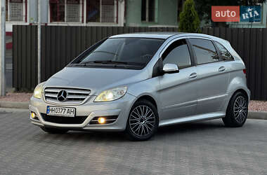 Хэтчбек Mercedes-Benz B-Class 2010 в 