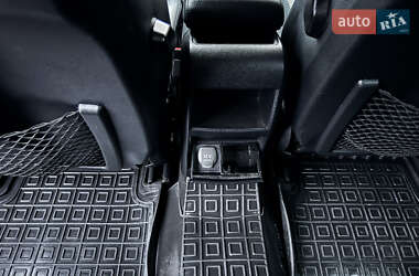 Хэтчбек Mercedes-Benz B-Class 2010 в 