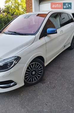 Хэтчбек Mercedes-Benz B-Class 2015 в 