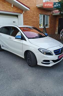 Хэтчбек Mercedes-Benz B-Class 2015 в 