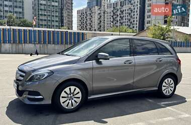 Хэтчбек Mercedes-Benz B-Class 2017 в 
