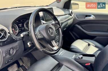 Хэтчбек Mercedes-Benz B-Class 2017 в 