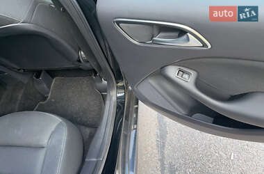 Хэтчбек Mercedes-Benz B-Class 2012 в 
