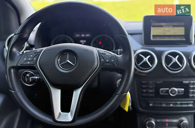 Хэтчбек Mercedes-Benz B-Class 2012 в 