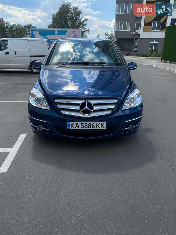 Хэтчбек Mercedes-Benz B-Class 2009 в 