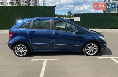 Хэтчбек Mercedes-Benz B-Class 2009 в 