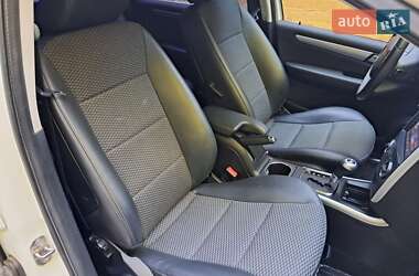 Хэтчбек Mercedes-Benz B-Class 2010 в 