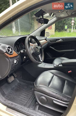Хэтчбек Mercedes-Benz B-Class 2012 в 