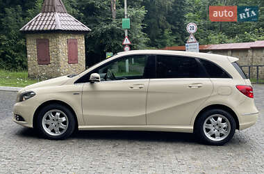 Хэтчбек Mercedes-Benz B-Class 2012 в 
