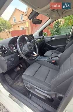Хэтчбек Mercedes-Benz B-Class 2016 в 