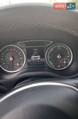 Хэтчбек Mercedes-Benz B-Class 2016 в 