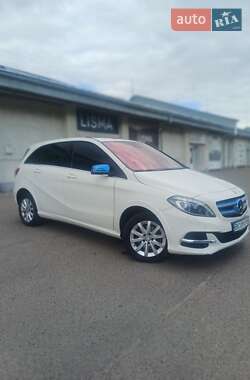Хэтчбек Mercedes-Benz B-Class 2015 в 