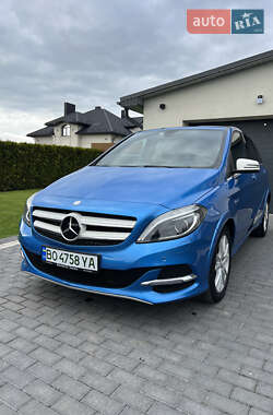 Хэтчбек Mercedes-Benz B-Class 2016 в 