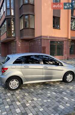 Хэтчбек Mercedes-Benz B-Class 2009 в 