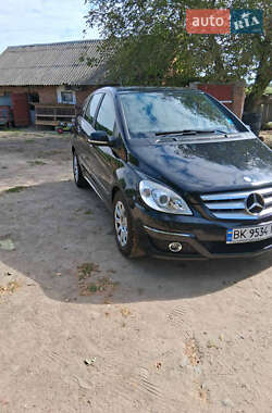 Хэтчбек Mercedes-Benz B-Class 2011 в 