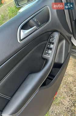 Хэтчбек Mercedes-Benz B-Class 2016 в 